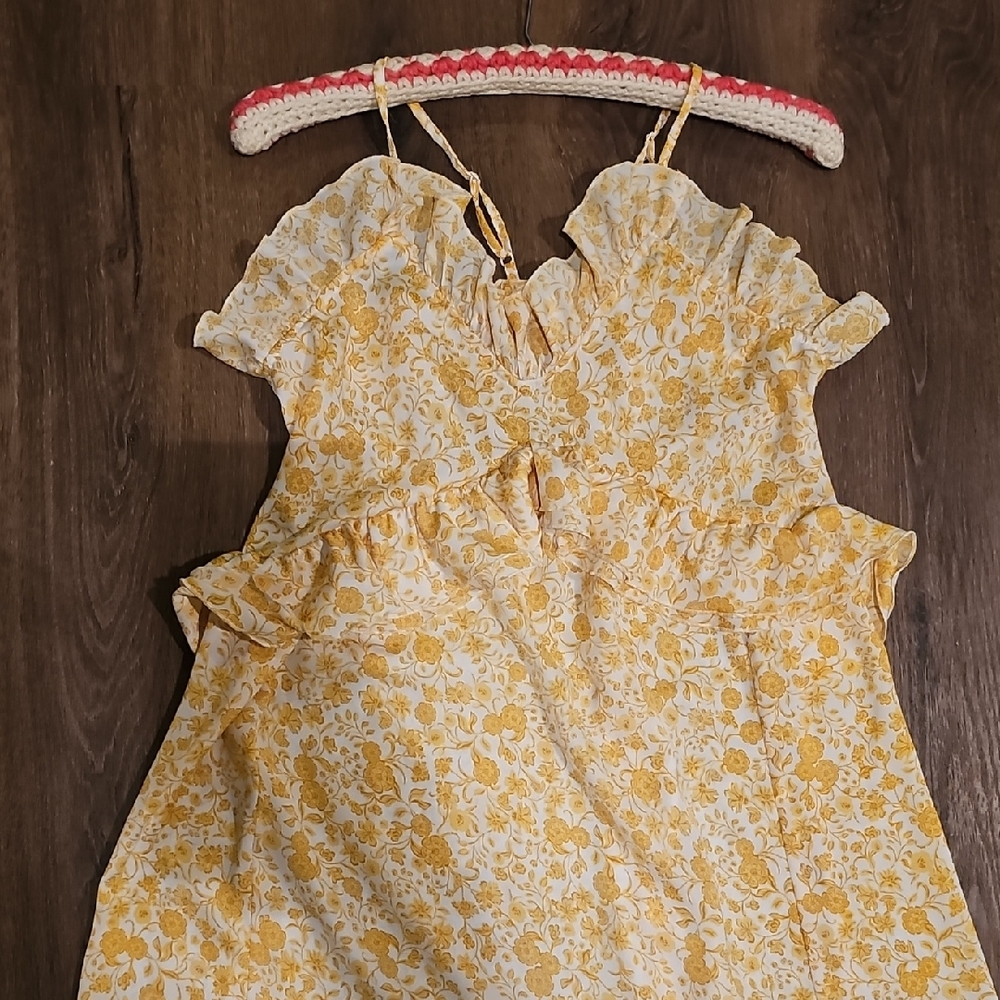 Old Navy Dress Floral  Yellow White Pattern Xsmall Women Straps Ruffles Summer